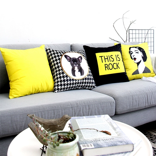 Покупатели независимо в паре с нордической геометрией, простым желтым диваном подушки, подушкой подушкой подушкой подушки для дома подушка