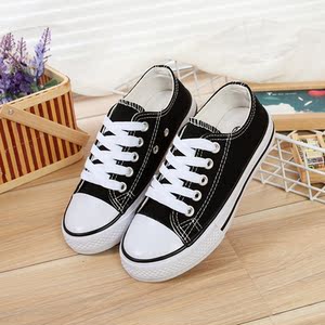 白球鞋男学生儿童