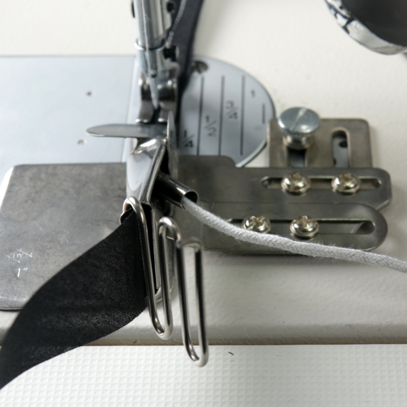 Industrial sewing machine bag rope line flat car thin cloth strip Folded rope piping pull tube faucet pull through aluminum