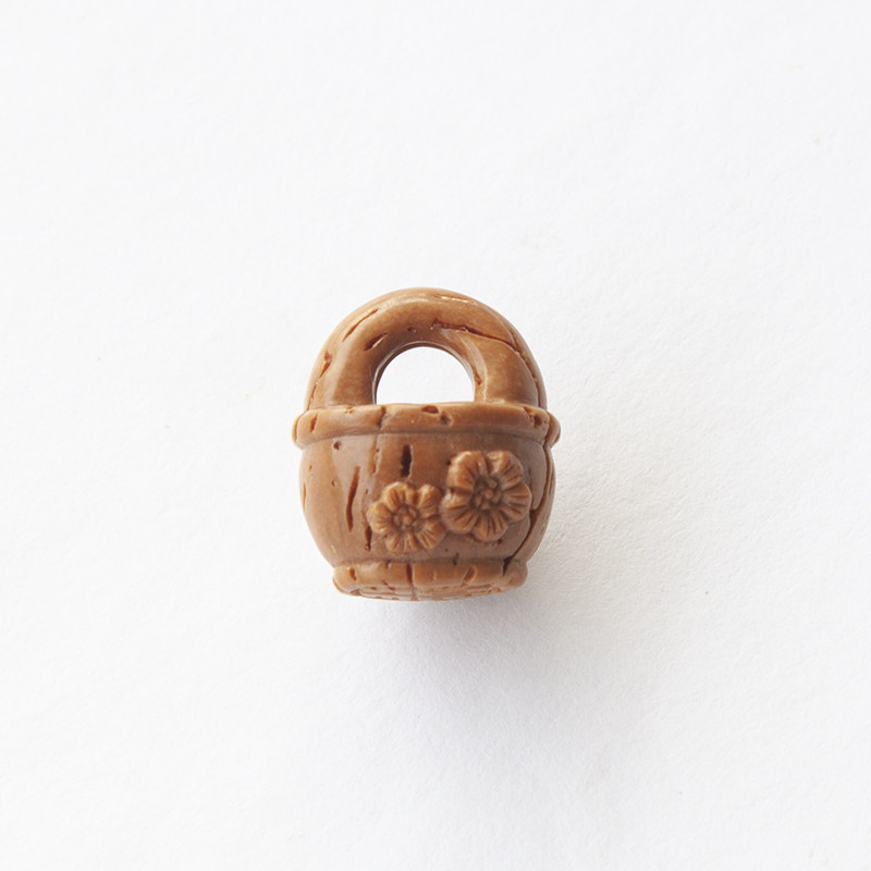 Peach Basket Peach Core Engraving Boutique Pure Handmade Wild Walnuts Walnut Finely Carved Small Basket Baby Adult Gift Handmade Ornament