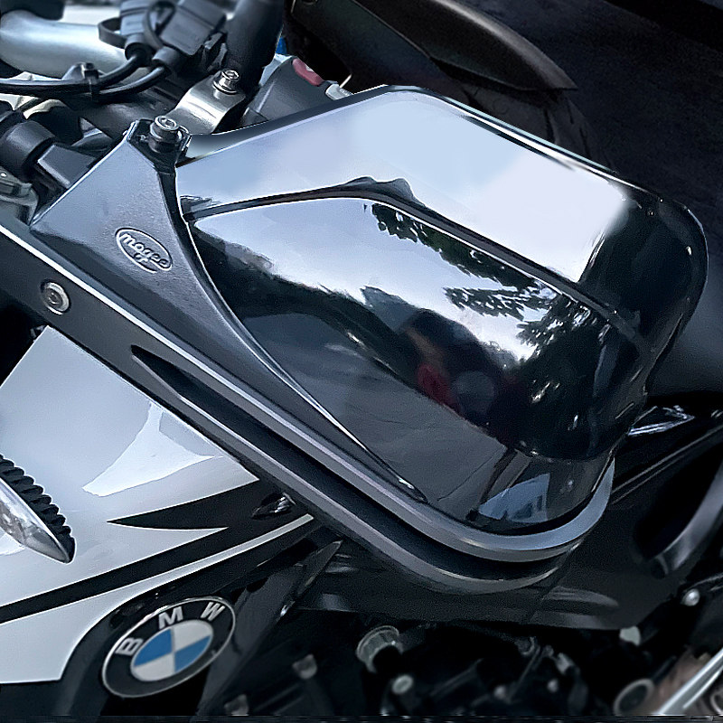 Motorcycle handkerchief Devil hand windshield rain and wrestling pedal Honda BMW Caiyt 525x conversion general purpose