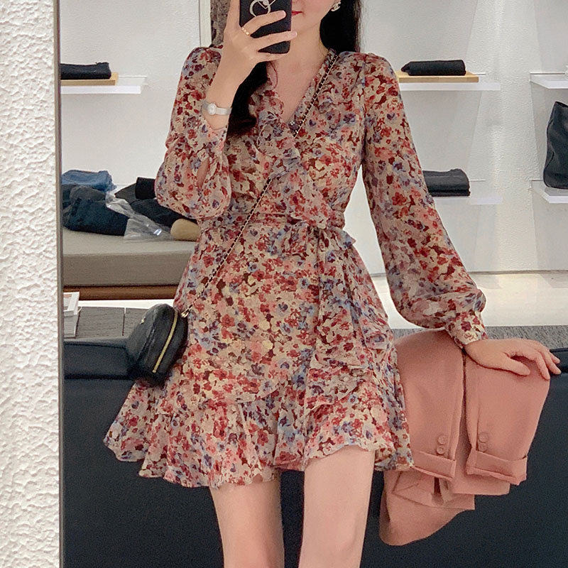 2022 Spring Summer Fashion New Light Extravagant Tea Breaks with Fancy Dress V Collar Temperament Cashew's lean Han version Fashion Fan