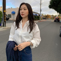 2022 Spring Summer Dress New Vintage Port Taste White Shirt Design Sensation Little Crowd 100 ride on the Korean version of the age reduction Fan