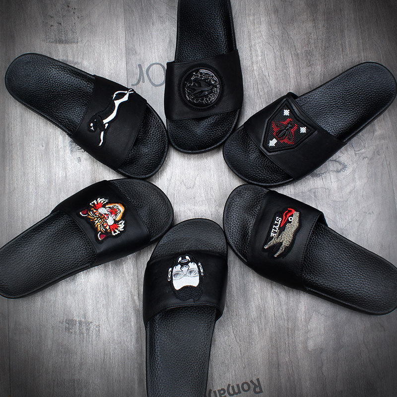 2022 new summer port wind slippers male lovers embroidered old tiger head outside wearing a pair of slippers damp men's beach shoes