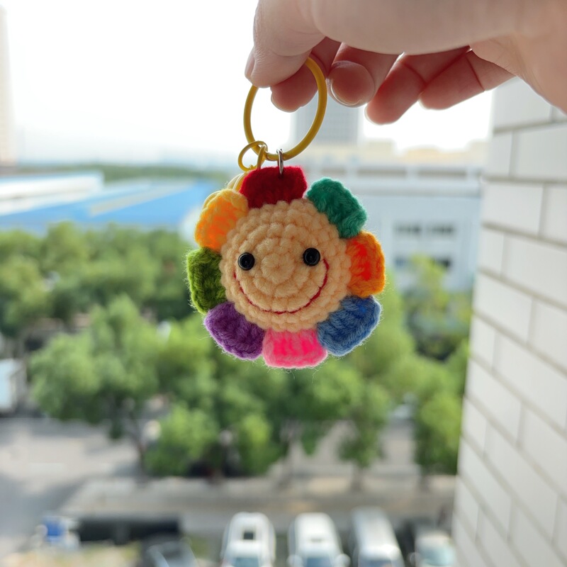 Finished Handmade Crocheted Yarn Smiley Sunflower Bouquet Woven Small Sun Gift Pendant