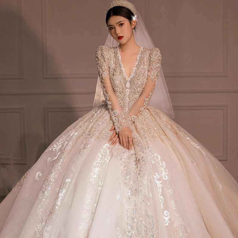 Long-sleeved French wedding dress 2022 new bride main yarn dress female retro heavy industry luxury large tail high-quality texture