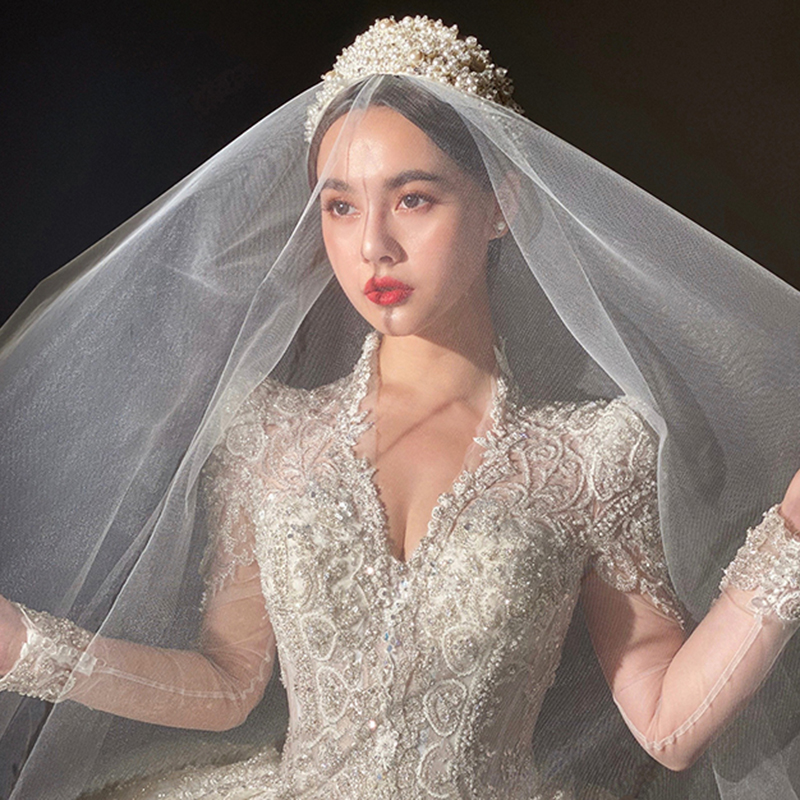 Heavy Industry Bride Main Wedding Dress 2021 New Long Sleeves Court Style V Neck Luxury Retro Trailing Premium Texture Winter