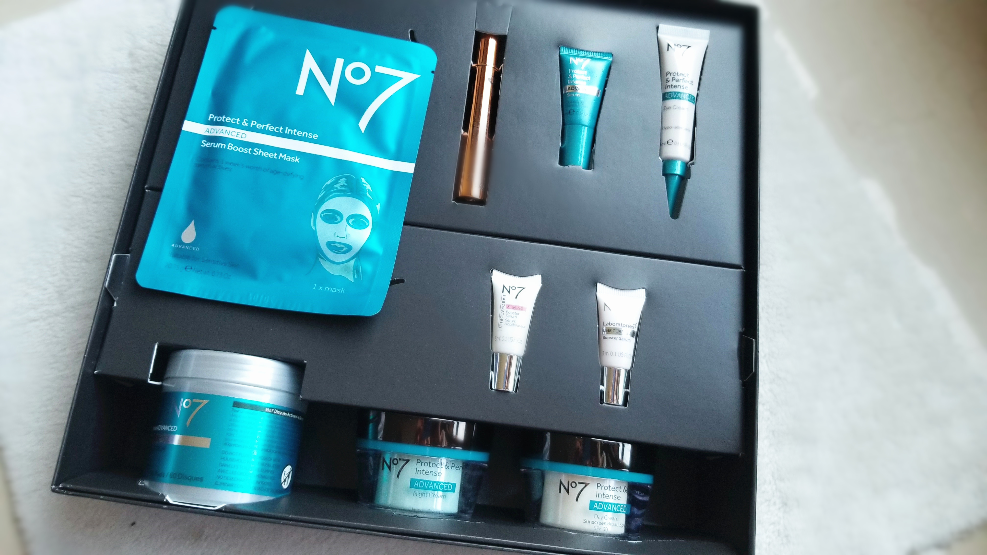 No7 Skincare Radiance Day Night Cream Eye Cream Anti-Aging LiftIng Essence Mask Exfoliating Mascara 9 Piece Fried Value Set
