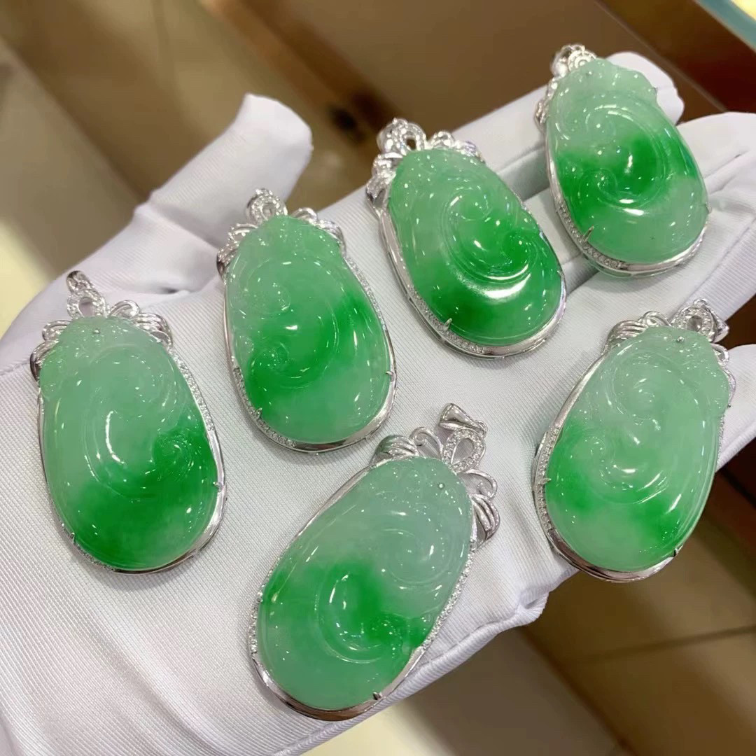 Серебряное ожерелье s925银镶嵌天然a货翡翠绿金枝玉叶叶子吊坠女款时尚镀白金锁骨炼