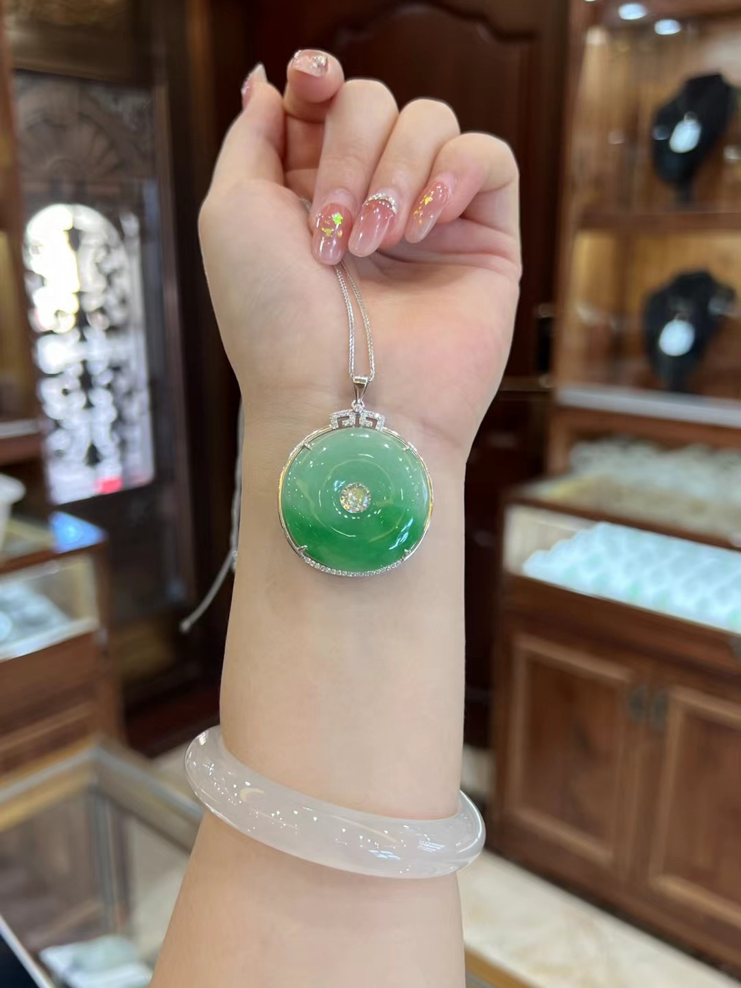 Серебряное ожерелье s925银镶嵌天然a货翡翠绿金枝玉叶叶子吊坠女款时尚镀白金锁骨炼