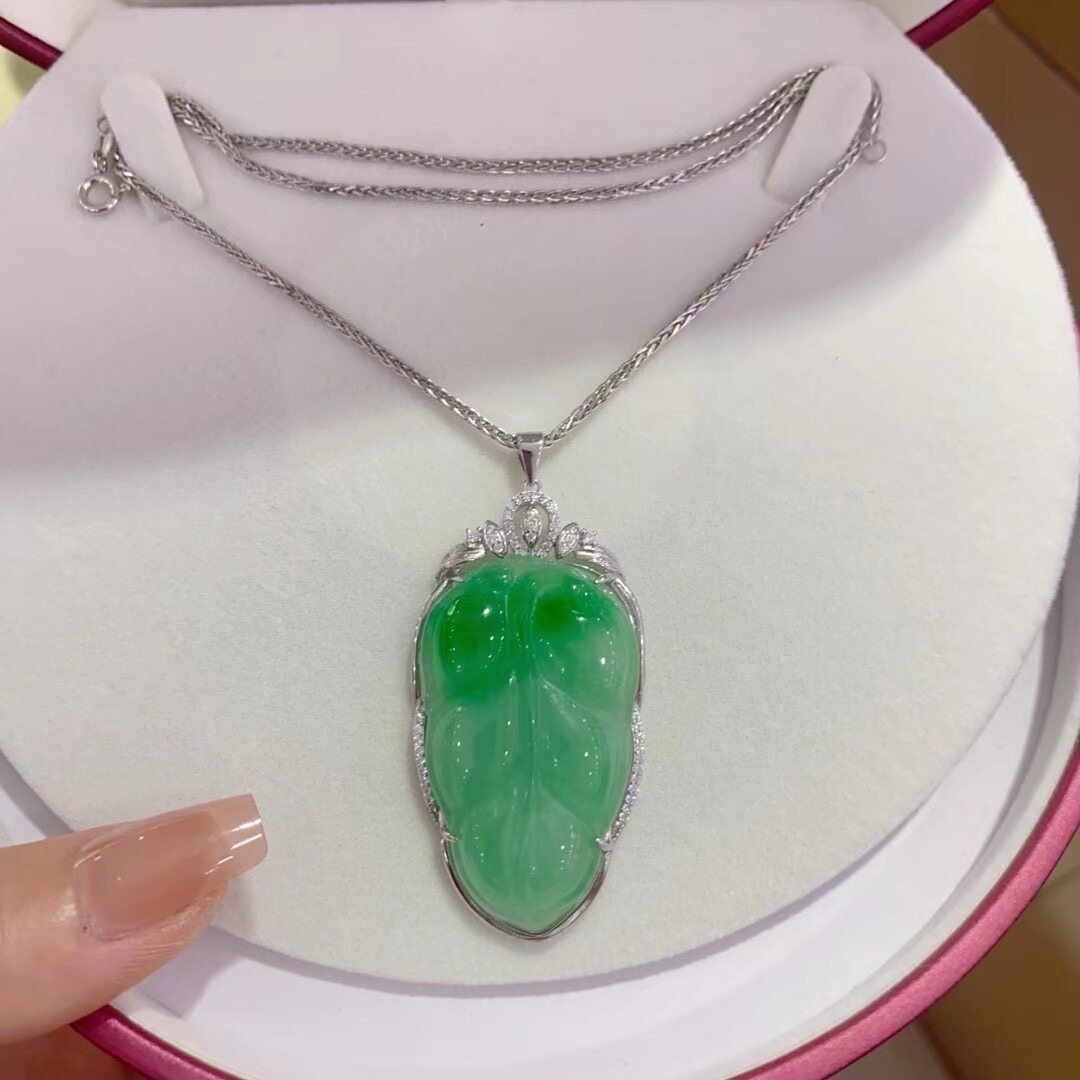 Серебряное ожерелье s925银镶嵌天然a货翡翠绿金枝玉叶叶子吊坠女款时尚镀白金锁骨炼