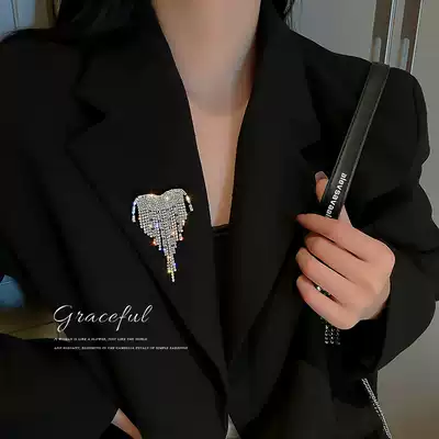 Personality design sense love tassel brooch suit female 2021 New Tide senior sense light luxury niche accessories