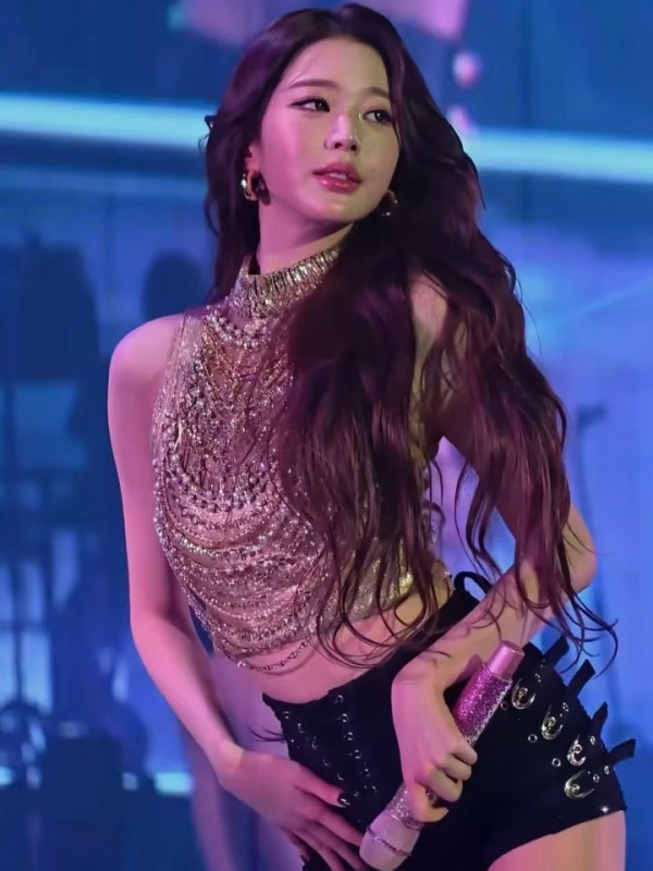 Zhang Yuanying's Korean-Style Girl Group Performance Outfit, Stage Party Outfit, Gold Gogo Photoshoot Set Zhang Yuanying's Korean-Style Girl Group Performance Outfit, Stage Party Outfit, Gold Gogo Photoshoot Set
