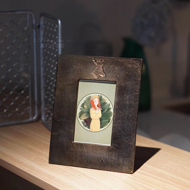 Xiamen Yue Nei Zhi Indian Aluminum Deer Head Photo Frame, Brass Color, Vintage Distressed Photo Holder, Desktop Photo Frame Display Stand Xiamen Yue Nei Zhi Indian Aluminum Deer Head Photo Frame, Brass Color, Vintage Distressed Photo Holder, Desktop Photo Frame Display Stand