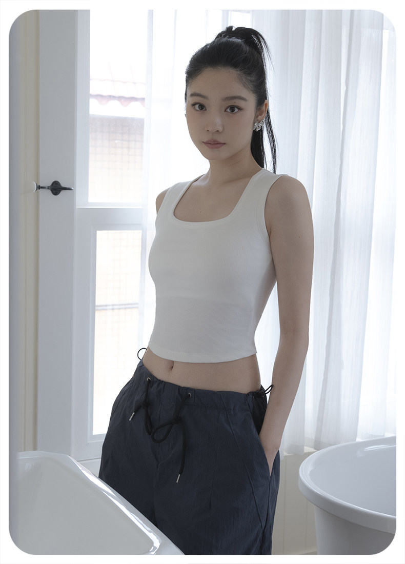 Топы/майки 莱赛尔天丝方领吊带背心女带胸垫夏外穿2026新款内搭工字低领上衣