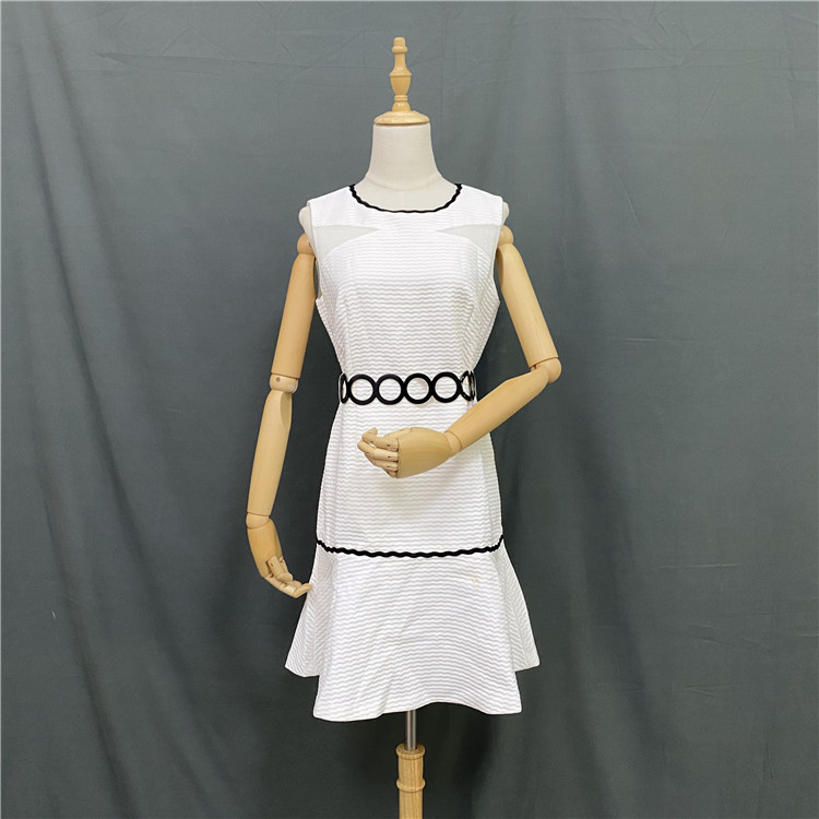 Attachment to its P Series PROW62509M Spring Summer on the new mall with the same printed sleeveless round collar dress