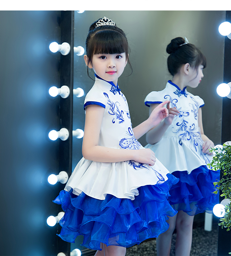 Cô gái Trung Quốc trang phục dạ hội trẻ em catwalk phong cách Trung Quốc màu xanh và trắng sứ guzheng trang phục cô gái váy công chúa sườn xám thời trang bé gái