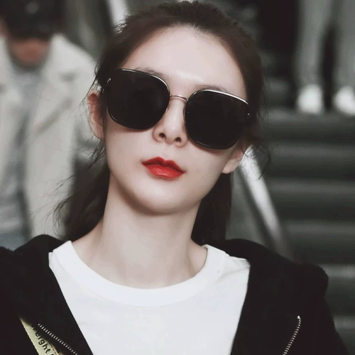 2024 Новые солнцезащитные очки для женщин в летнем солнечном защите, Большом лицо, стройная интернет -знаменитость Сяохонгу та же квадратная рама солнцезащитные очки белые