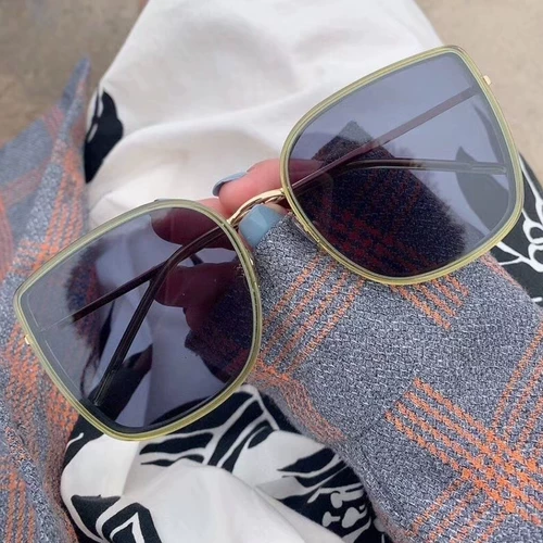 2024 Новые солнцезащитные очки для женщин в летнем солнечном защите, Большом лицо, стройная интернет -знаменитость Сяохонгу та же квадратная рама солнцезащитные очки белые