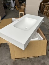 Bassin intégré en Corian très apprécié avec une sensation de peau délicate un design dapparence minimaliste suspendu en forme darc un lavabo de style crème