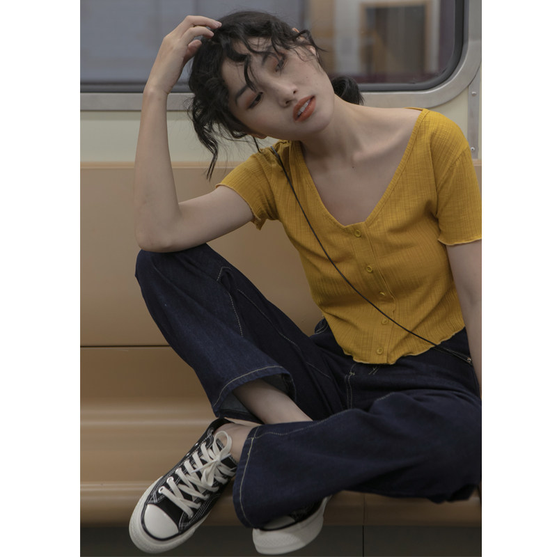 Hello Kanon Pit Strips Knit Short Sleeves T-Shirt Woman 2022 Spring Summer Port Taste Retro Pure Color V Collar For Short Blouses