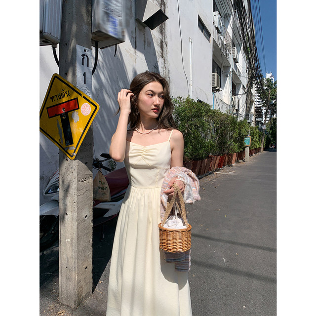 ສະບາຍດີ Canon chest pleated split lace suspender skirt Women's new spring and summer new waist slimming A-line temperament long skirt