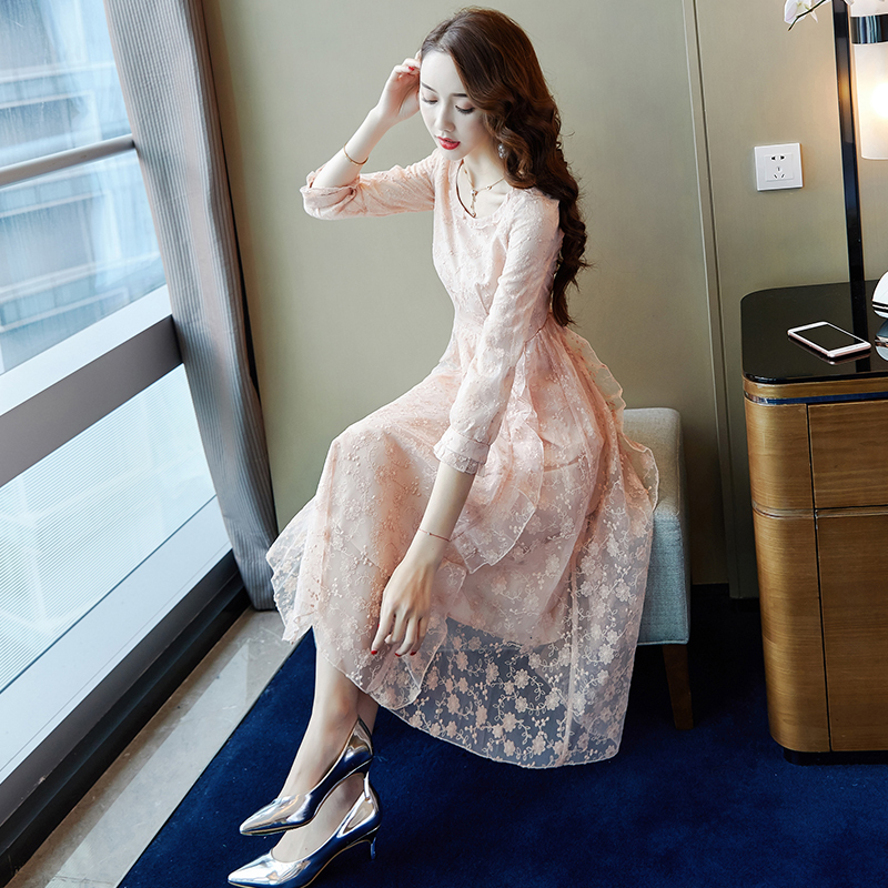 JOLOYUM 娇莲本雅 18秋季新款 绣花蕾丝中长款连衣裙 慵懒风chic长裙 天猫优惠券折后￥159包邮（￥179-20）