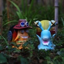 One Piece Straw Hat Road Flying Fire Boxing Yandi Ace Phone Worm Hand Office Navigation King Animation Two-dimensional Car Tickets