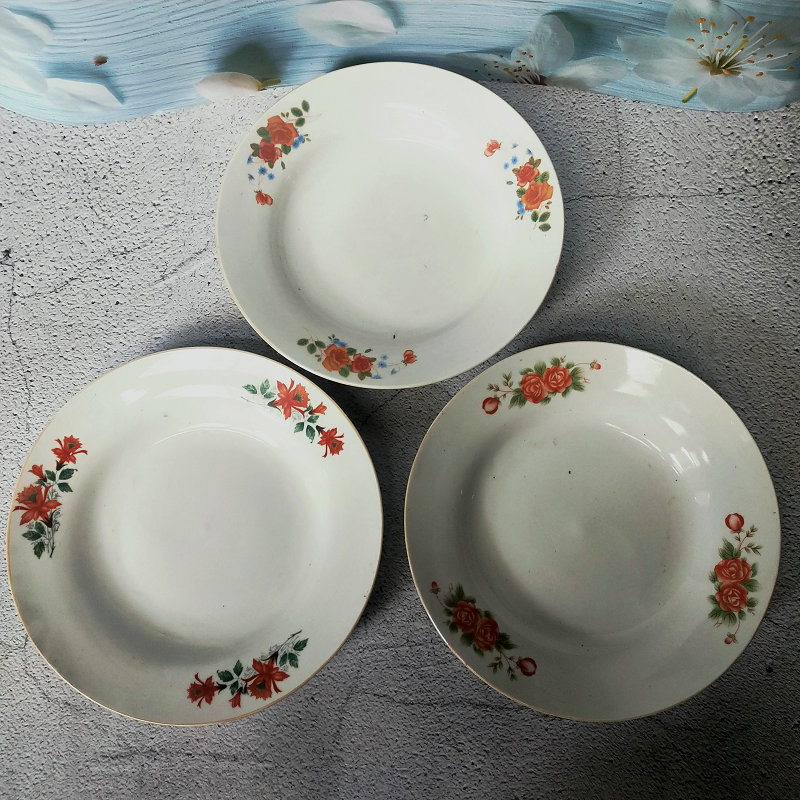 80s Inventory porcelain appliquet with flower plate deep disc diameter 23 cm nostalgic collection