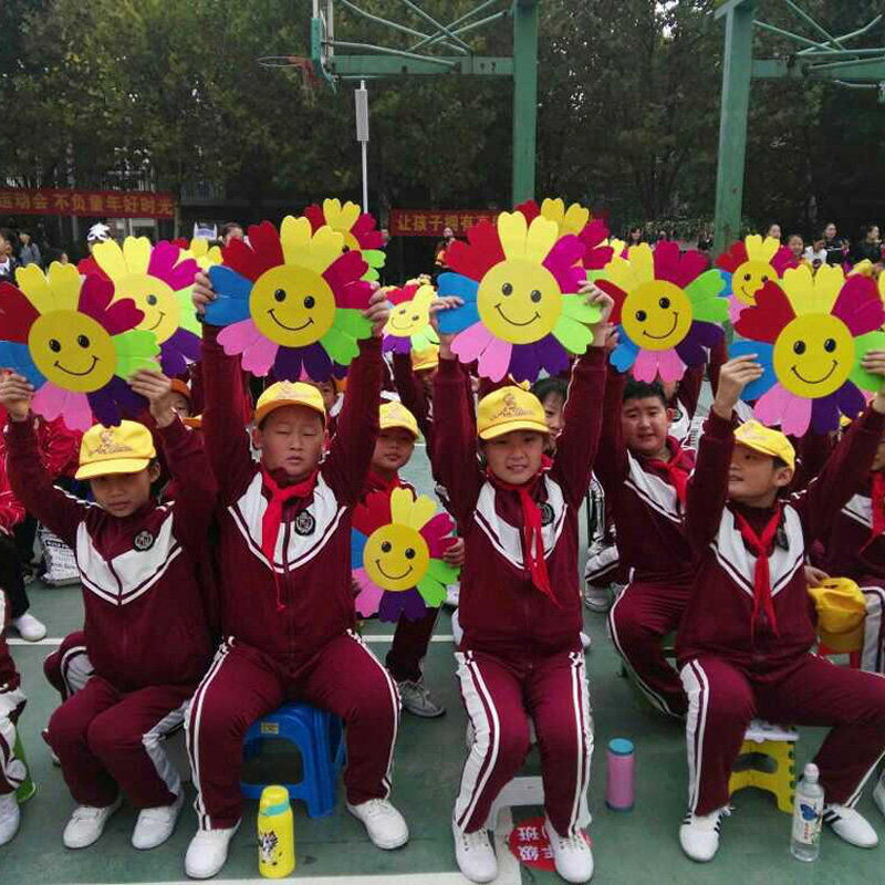 Kindergarten dance props smiling face sunflower hand holding flower games appearance opening ceremony admission performance sunflower
