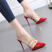 giày phụ nữ Pháp 2020 mới màu đỏ nhọn đầu cao gót đinh tán gót chân mỏng của phụ nữ một từ khóa lốm đốm dép túi La Mã