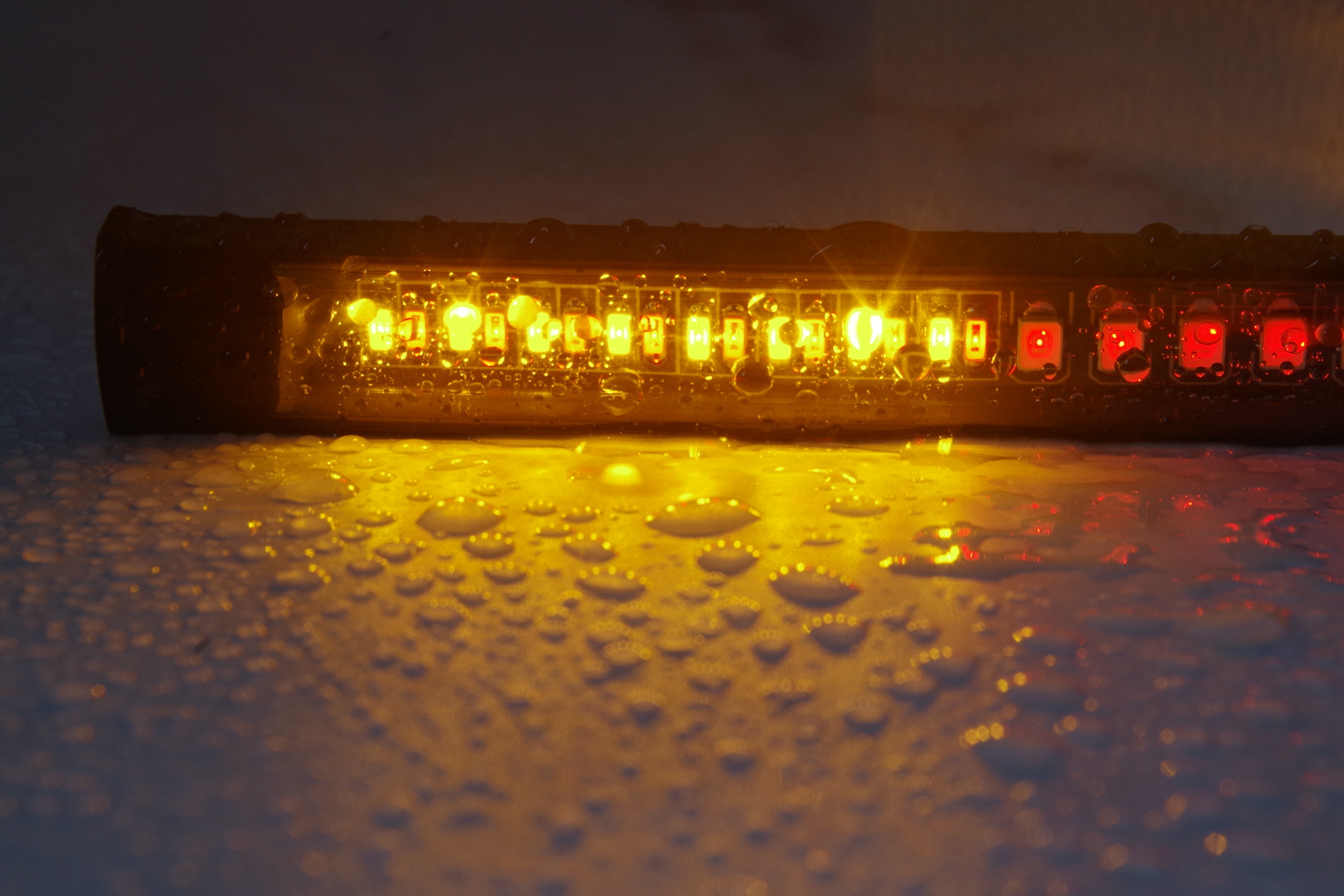 Задние фары 鎽╂墭鐢靛姩杞?2v闃叉按澶栫疆澶栧崠閫侀灏剧杈圭led杞悜鍒硅溅鐖嗛棯灏剧伅鏉 40349909