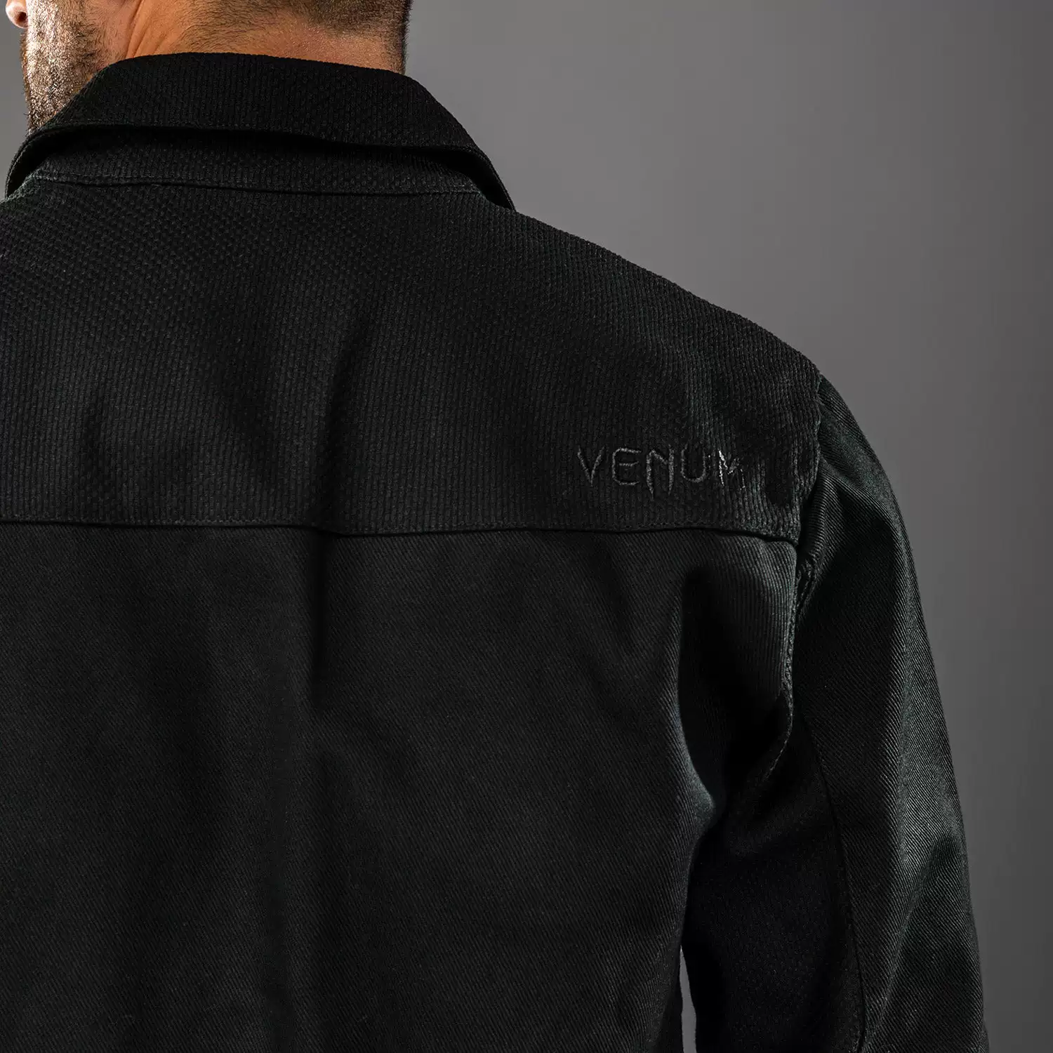 Спортивная куртка VENUM для отдыха в зале