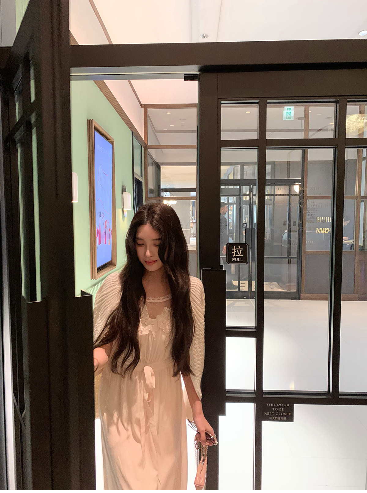 시 웨이 리앙 봄날 전복 프랑스식 낭만주의 루즈핏 느긋한 라운드 넥 벌룬 소매 홀로우 아웃 오픈 가디건 상세 이미지 20