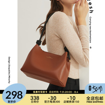 HFresh Genuine Leather Single Shoulder Sloped Satchel Underarm Bag for womens new 2021 autumn and winter small crowdsourced design white bucket bag