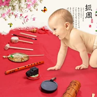 Bé bắt tuổi đồ chơi màu đỏ, bé trai và bé gái, đồ chơi khác, hạnh phúc, trăng tròn, vải đỏ, đồng, trẻ em ô tô đồ chơi trẻ em