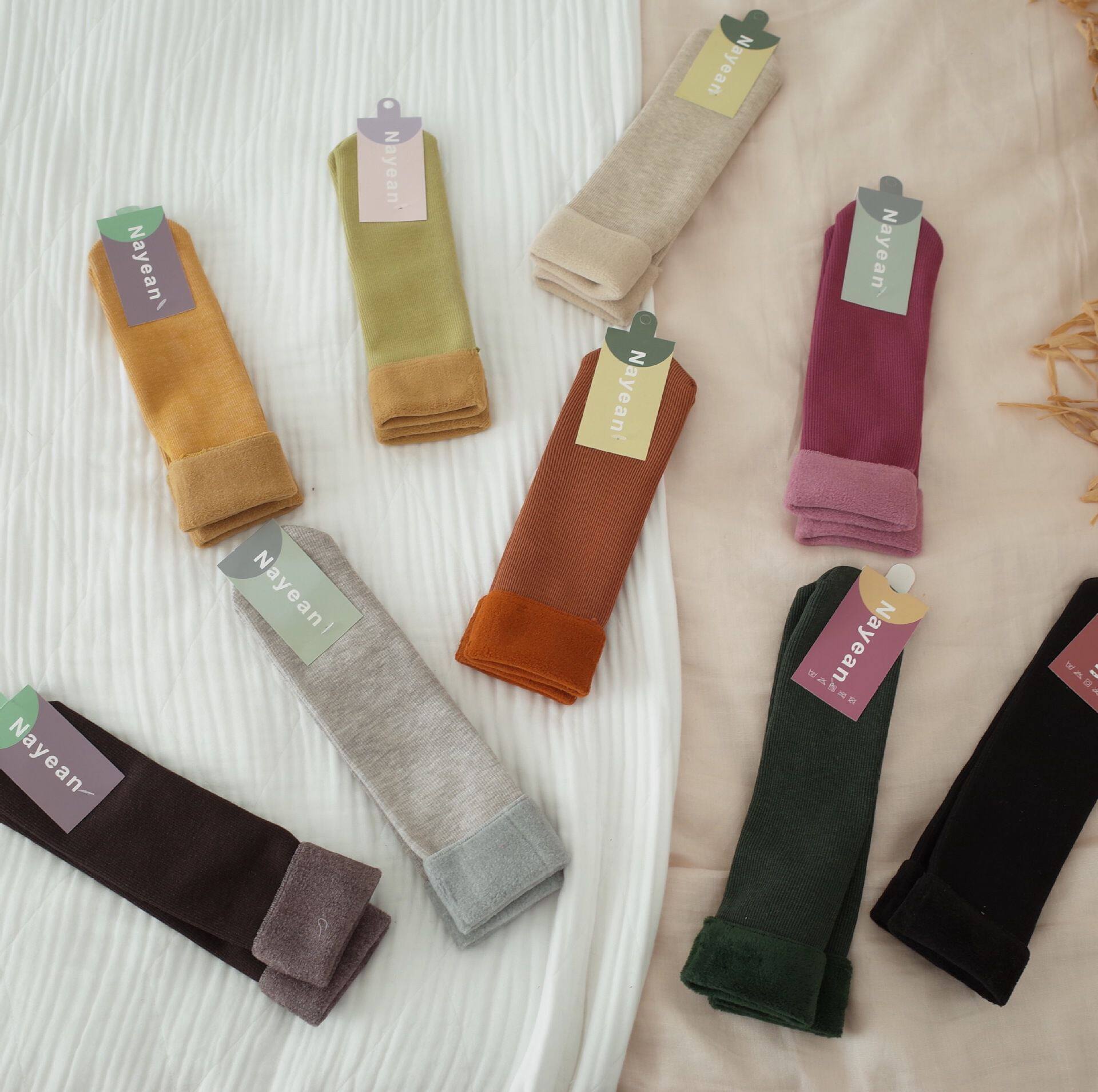 4 pairs of Korean winter flanging couple parent-child socks snow socks lamb velvet floor thick straight board plus velvet protection