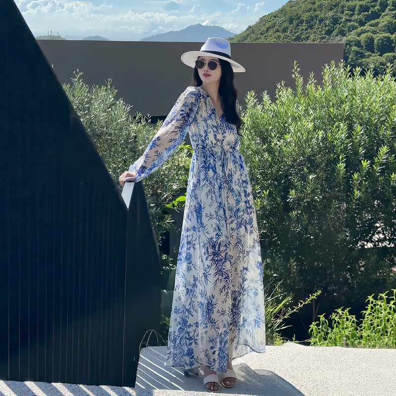 Vacation Style Blue and White Porcelain Print V Neck Long Dress for Women 2026 Summer New Style Royal Sister Slim Fit A-Line Long Skirt