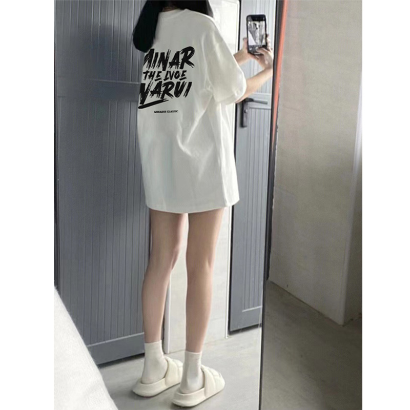 国民的トレンドヨーロッパ商品大きいバージョン白半袖Tシャツ女性2024新しい夏ゆったりアメリカンレトロカップルトップス