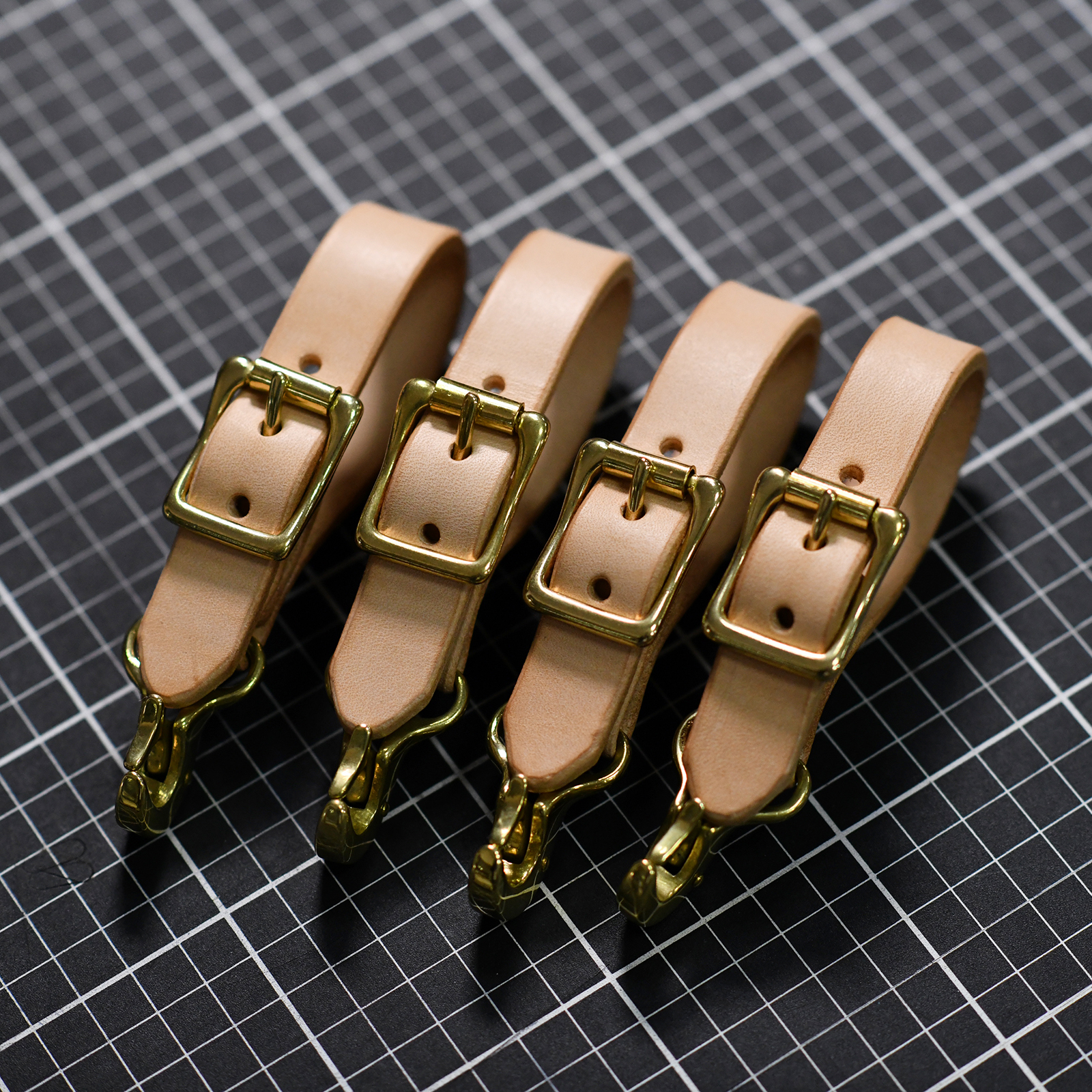 American retro vegetable tanned cowhide keychain thickened leather glove ring storage belt pure copper eagle hook machine car pendant