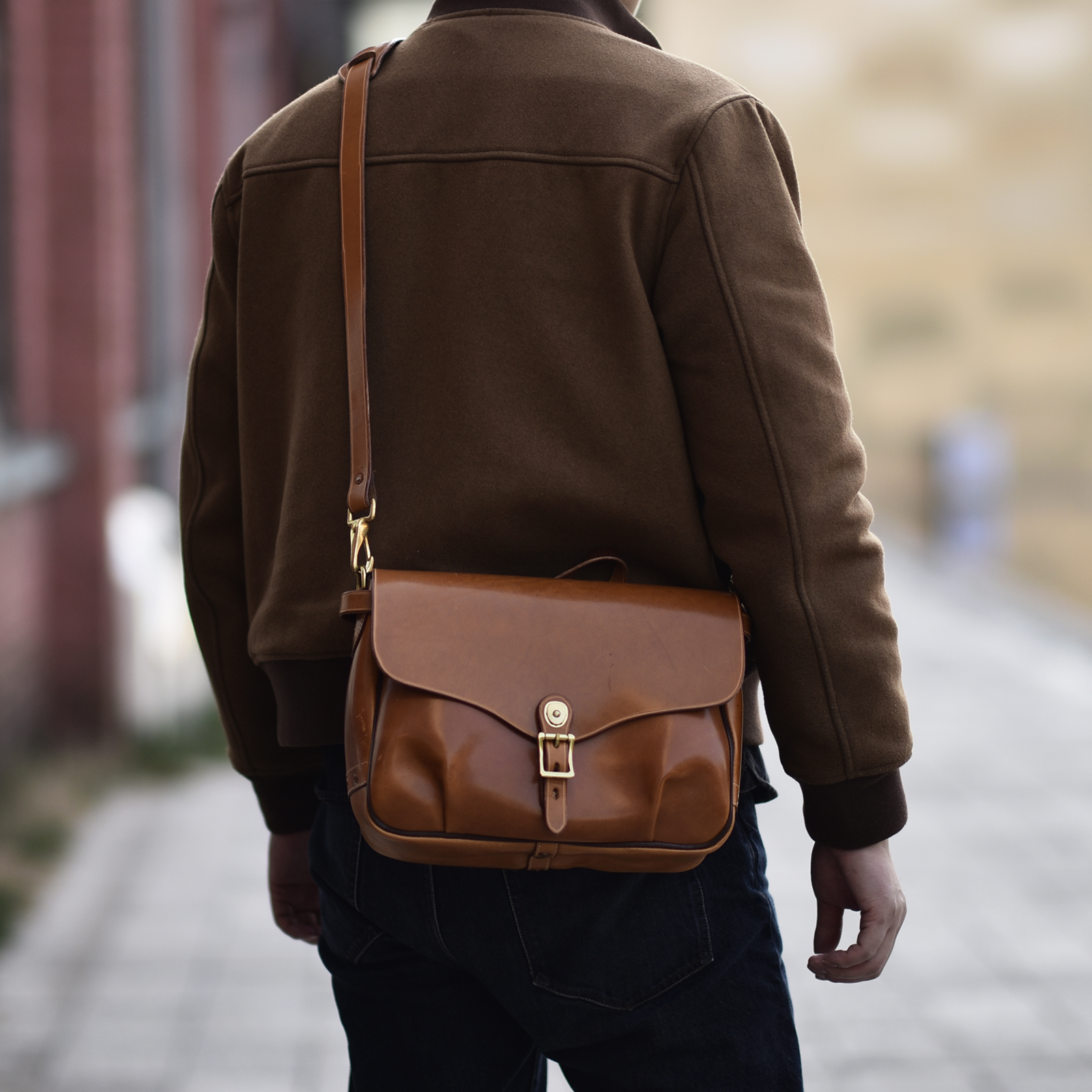 American high-quality vegetable tanned first layer cowhide messenger bag leather handmade one-shoulder messenger bag retro men's bag all copper hardware