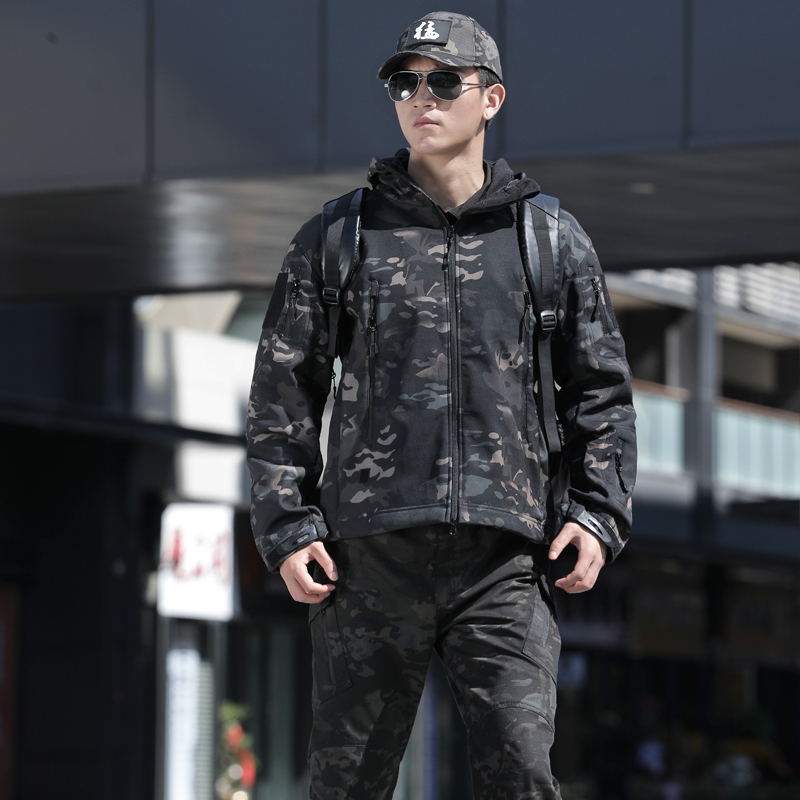 Outdoor soft shell shark skin assault clothing autumn and winter tactics men and women comfortable plus velvet padded windproof jacket jacket jacket clothing