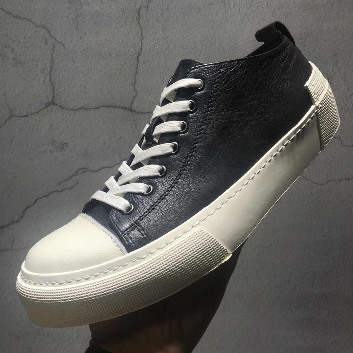 European station new trendy brand first layer leather shoes men's round head leather shoes casual Korean version of the trend thick bottom lace-up shoes