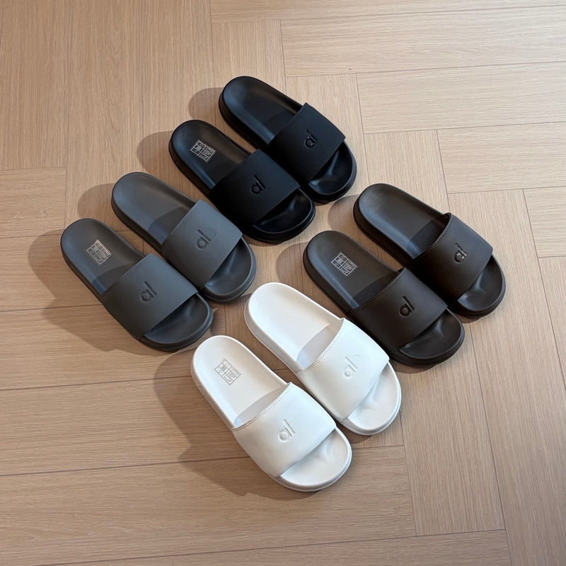 Summer Unisex Slip-On Slippers, Non-Slip, Comfortable, Versatile, Home Slippers, Suitable for Outdoor Wear, soft sole Casual Slippers Summer Unisex Slip-On Slippers, Non-Slip, Comfortable, Versatile, Home Slippers, Suitable for Outdoor Wear, soft sole Casual Slippers