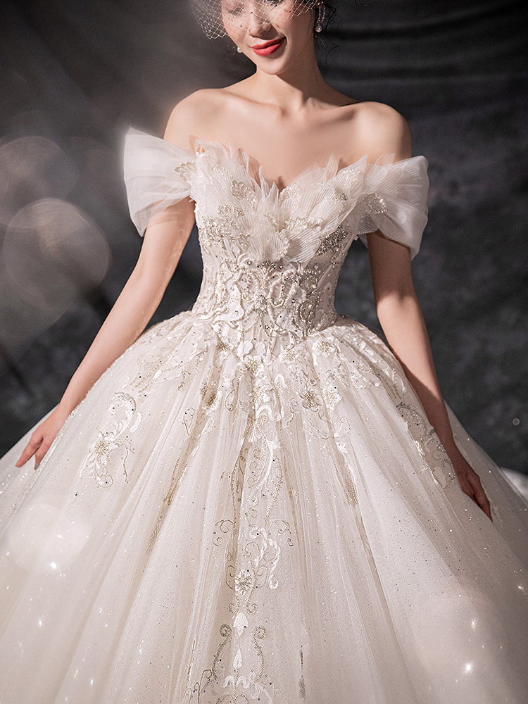 One -shoulder wedding dress 2022 new bride wedding French high -end texture heavy workmanship Dragon tail welcoming yam thin One -shoulder wedding dress 2022 new bride wedding French high -end texture heavy workmanship Dragon tail welcoming yam thin