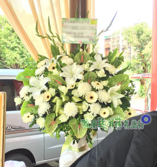 Beijing order flower basket, condolence delivery flower basket, funeral wreath shop, funeral memorial ceremony, funeral ceremony, solemn flower blue