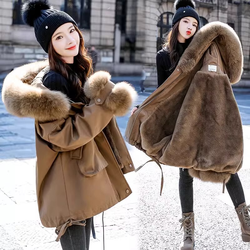 Fleece-Lined and Thickened Short Cotton Coat with Large Fur Collar, Parka Style, for Petite Women, Winter 2025 New Cotton Jacket