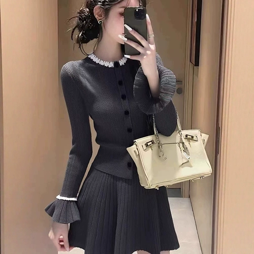 Невероятно красивое зимнее платье, полный комплект одежды в корейском стиле, супер-горячее вязаное платье 2026 года, уникальный и красивый женский костюм.