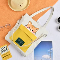 Маленькая ленивая кошка-белая