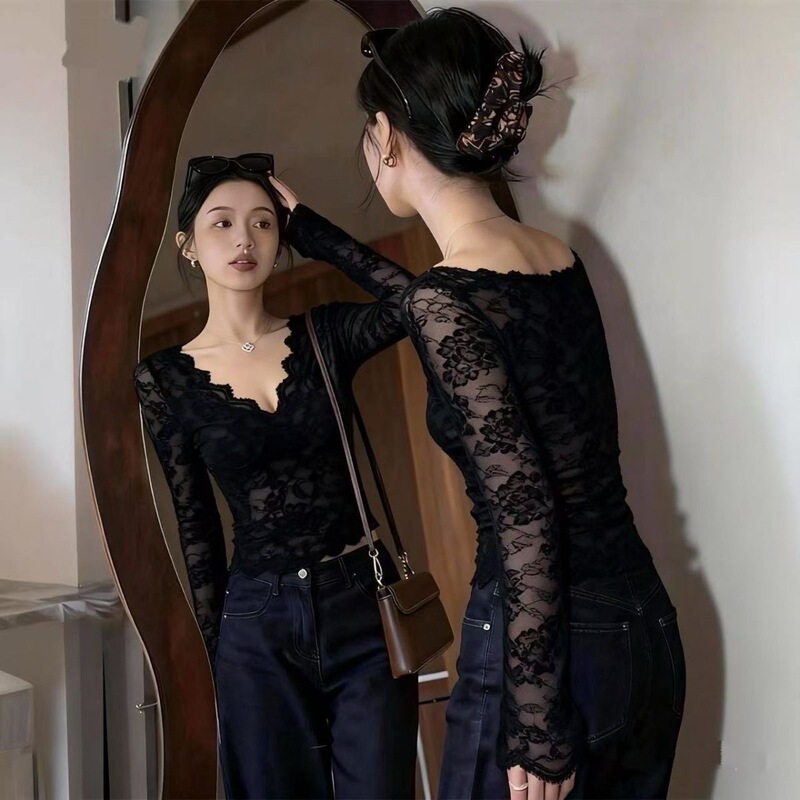 Hot Girl Style Autumn and Winter New Sexy Hollow Lace Slim Fit Fashionable V-Neck Short Fleece-Lined Lace Top